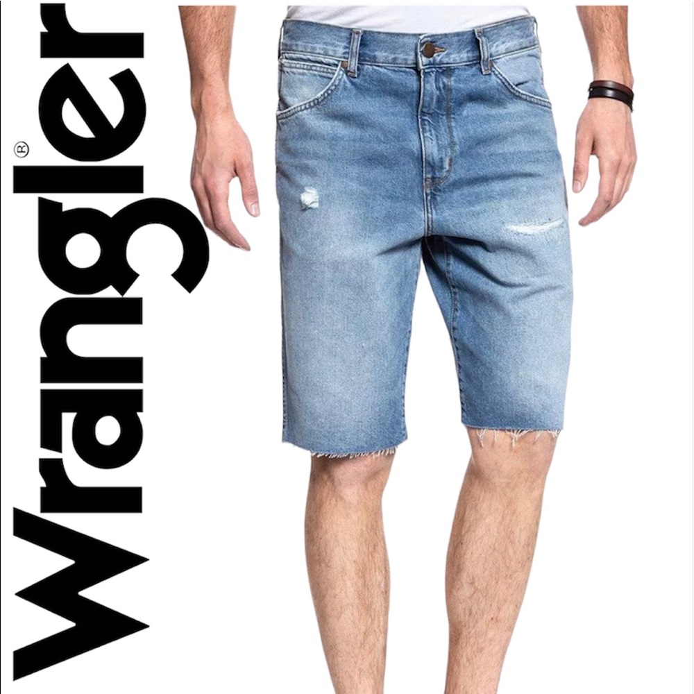 NWT Wrangler Denim Short Blue Size 32